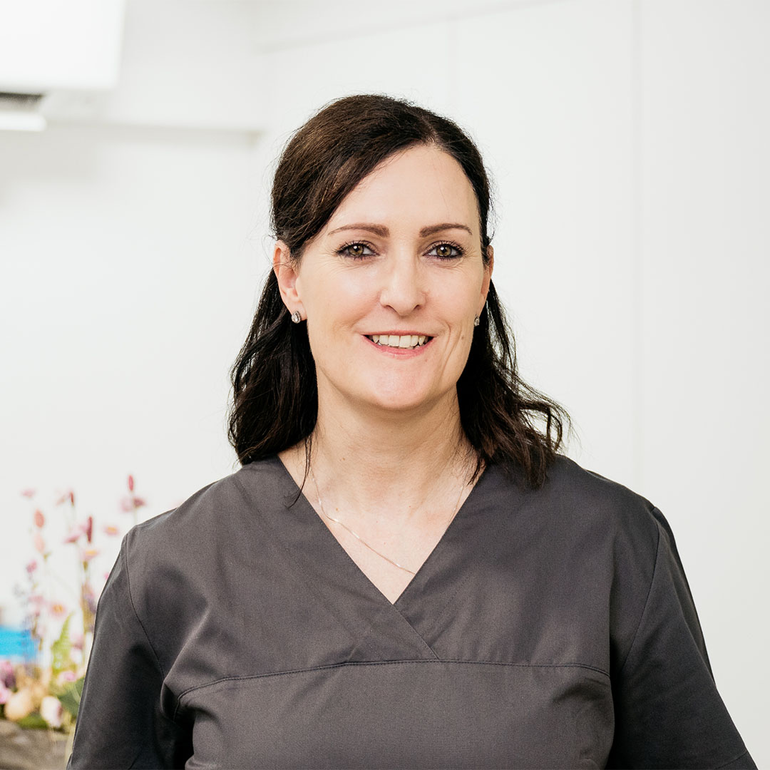 Zahnarztpraxis Cambradent - Teammitglied Cornelia Kauschinger unsere Zahnmedizinische Verwaltungsassistentin für Abrechnung Zahnarztpraxis Cambradent - Teammitglied Cornelia Kauschinger unsere Zahnmedizinische Verwaltungsassistentin für Abrechnung
