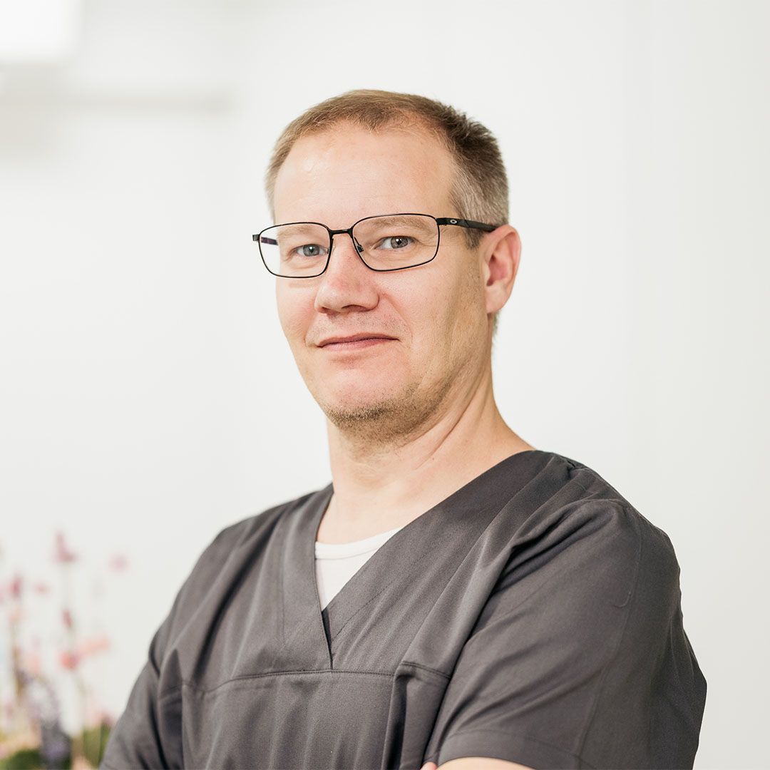 Zahnarztpraxis Cambradent - Teammitglied Dr Daniel Kraft unser Spezialist für Alterszahnheilkunde Zahnarztpraxis Cambradent - Teammitglied Dr Daniel Kraft unser Spezialist für Alterszahnheilkunde